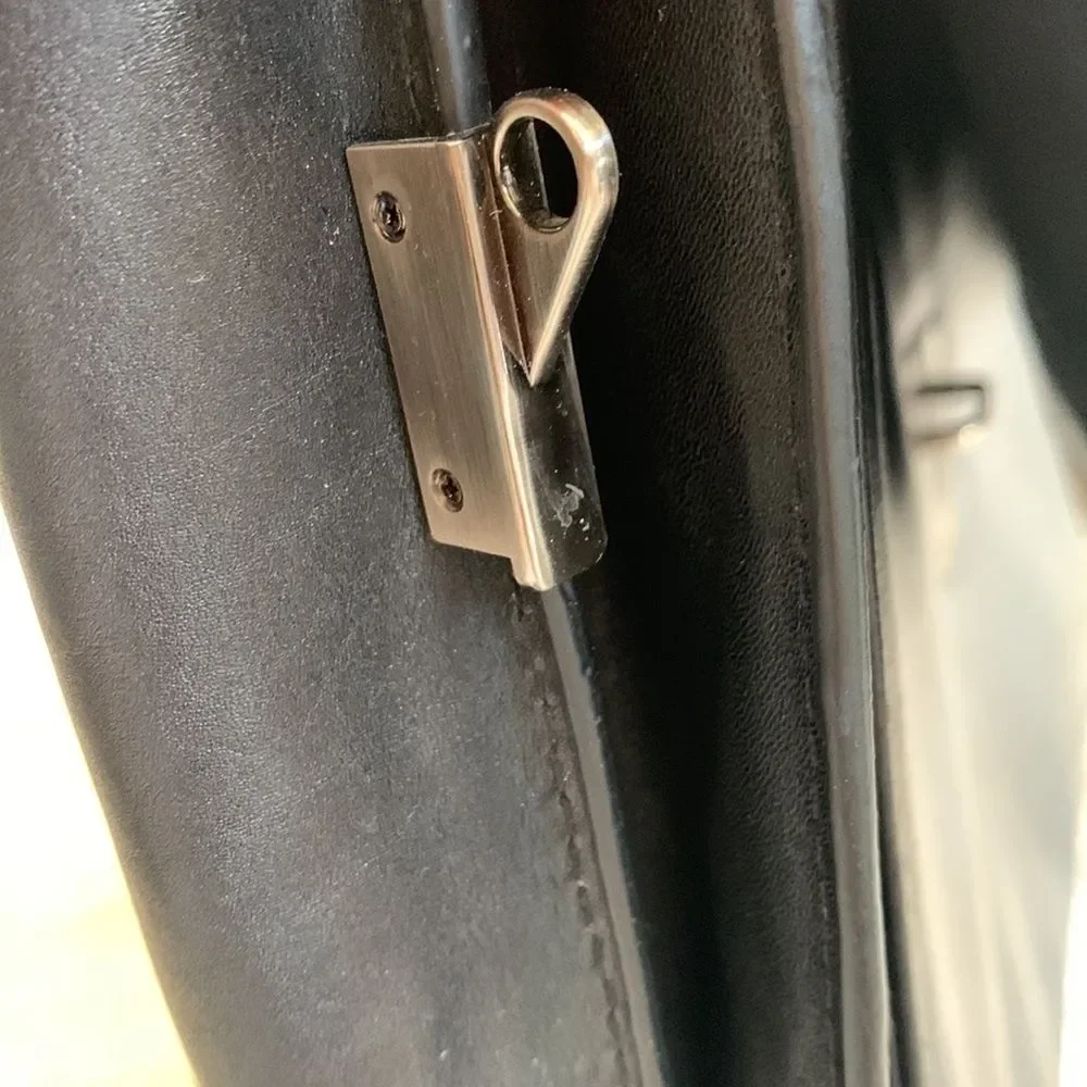 Kenneth Cole Reaction features **please